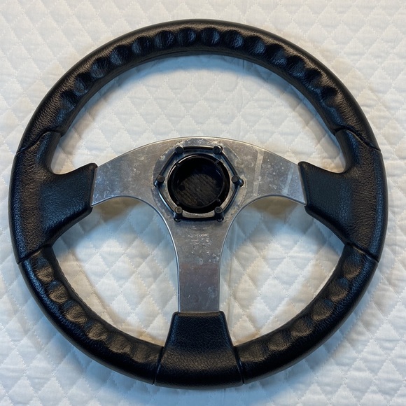 STEERING WHEEL. Made in Italy GUSSI ITALIA Boat Steering Wheel. - Picture 3 of 8